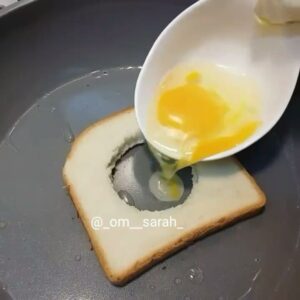 بيض عيون بالتوست