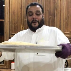 سمك السيباس المحشي والمدفون بالملح الخشن بالفرن