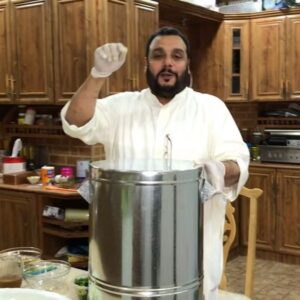 شوي السمك في تنور القصار