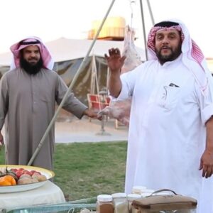 خروف مشوي محشي خضار وملفوف بورق الموز