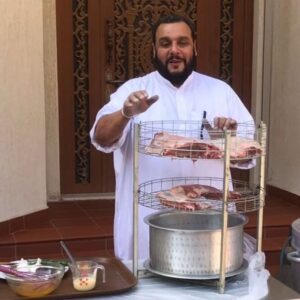 مندي تيس صغير في تنور الخبز