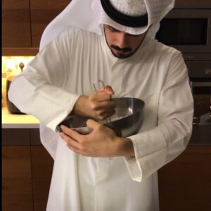 سويت قرص عقيلي بصلصة الإلبة لذيذ جداً يقدم بارد و متشرب . الصلصة بالفيديو اقل م