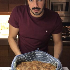 ام علي السريعة . لو صحن اصغر بتستوي اسرع .. و ارد اكرر السكر العادي راح يعطي طعم
