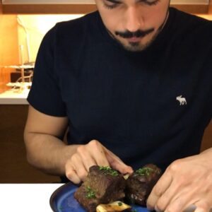 شورت ربز .لا تسترخصون نوع اللحم لانه يسوا تقطون عليه !كان لذيذ جداً