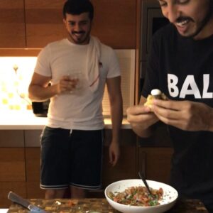 كفتة لذيذة جداً جداً جداً  و سهلة و سريعة
.
المفروض ما اكل بس ساعدني سالم