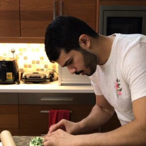 ٤٠٠ جرام طحين٢ ملعقة كبيرة سكرملحملعقة صغيرة خميرة بماي دافي ١٥٠ مل حليب٦٠
