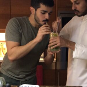 موهيتو الباشن فروت كلشي على بعض و زيدوا السكر .. انا استخدمت ميبل سيرب بدون سكر