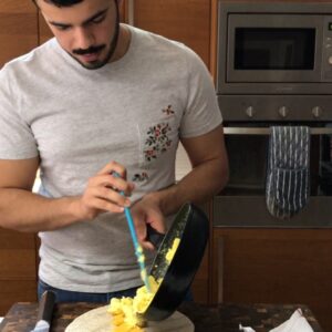 بيض وجبن بخبزة . حليب وقهوة بقلاص . ريوق سهل وسريع وحلو