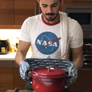 طبخة امس كانت حلوة لان اللحم مطبوخ و ذايب عدل  لكن للاسف ماكو طعم ! طعمه لحم فقط
