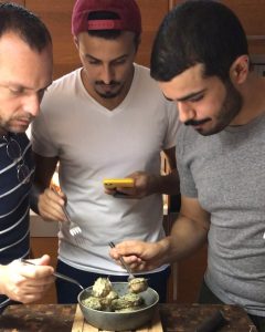 مشروم محشي . لذيذ و سريع . بس قبل كنت اسويه احلا مادري شلون سالم جربها و يقول و