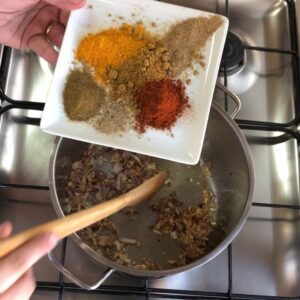 دجاج بالكاري مع رز صن وايت