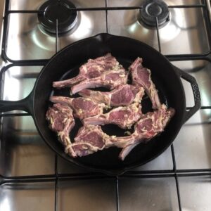 ضلاع غنم ( رِيَش) بالعسل وصوص البندوره