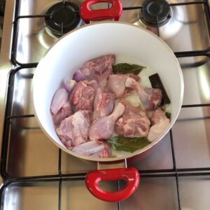 يخنة دجاج بزبدة الفول السوداني مع البطاطا الحلوه
