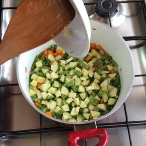 شوربة خضار بمرق الدجاج