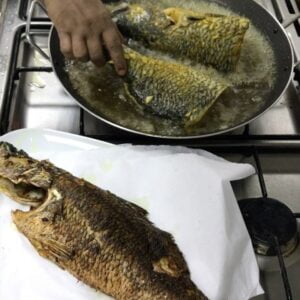 مطبق سيباس البحر الاحمر
خلطت زنجبيل و ثوم و عصير ليمون مع بهارات منها الكركم وال