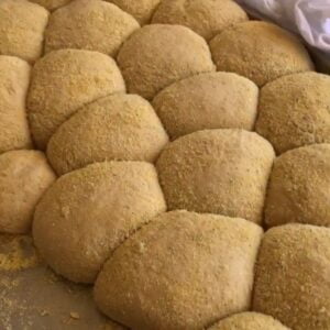 خبز العجين عالصاج