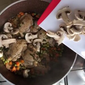 يخنة (مرق) دجاج مع خضره
