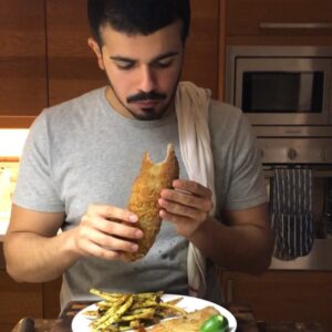 لحم عجل مغطى ببقسماط وجبن مقلي بزيت خفيف لذييذ