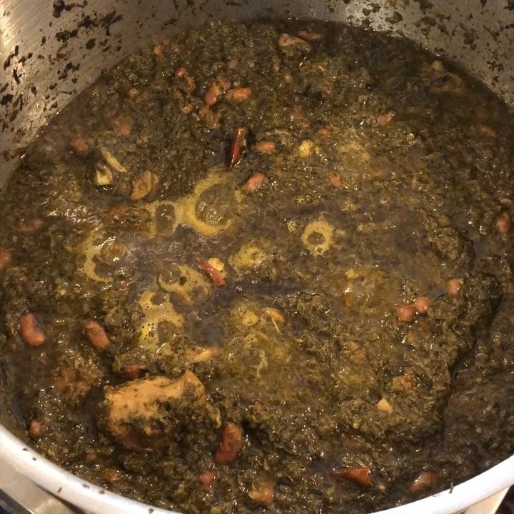 هذي طبختي اليوم .
مرقةً شبزي سبزي شلة ما ادري بصراحة كل دولة ولها مسمى .  قولو ش