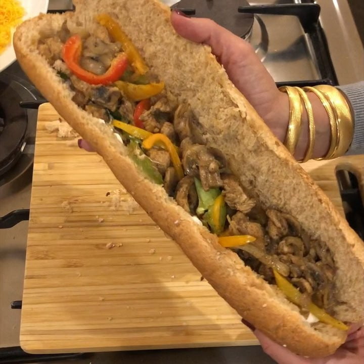 مساء الخير متابعيني. .
اليوم شورما دجاج لكن ببعض الاضافات  من عندي
استخدمت صدور