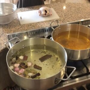 مجبوس دجاج على مقلوبة دجاج