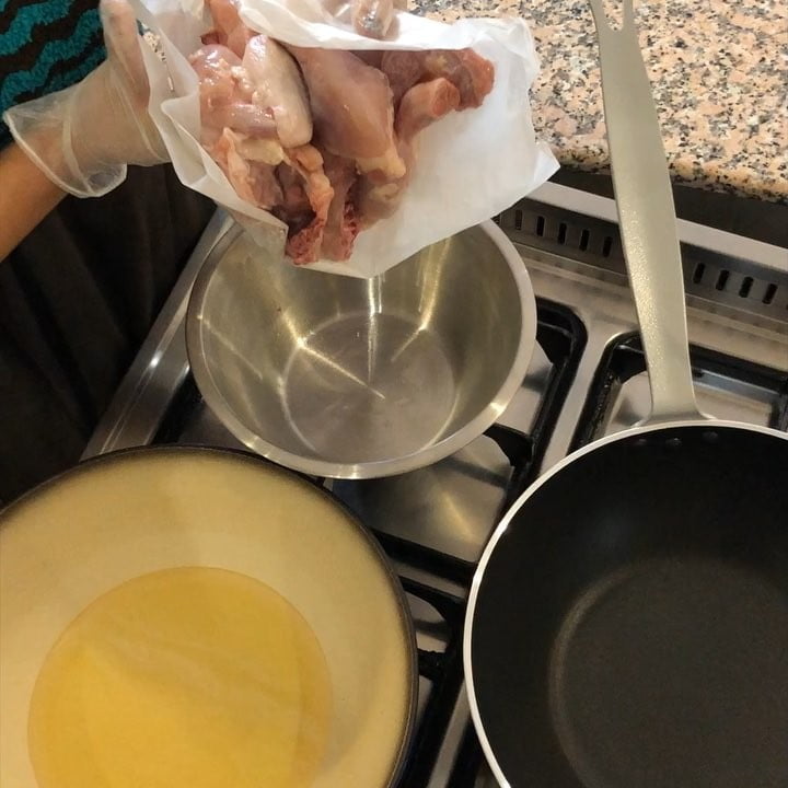 مساء الخير متابعيني.
برياني دياي بطريقتي سهله جدا .
دجاج منزوع الجلد
حطيت عليه