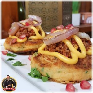 《برغر بيوريه البطاط وصلصة تشيدر》