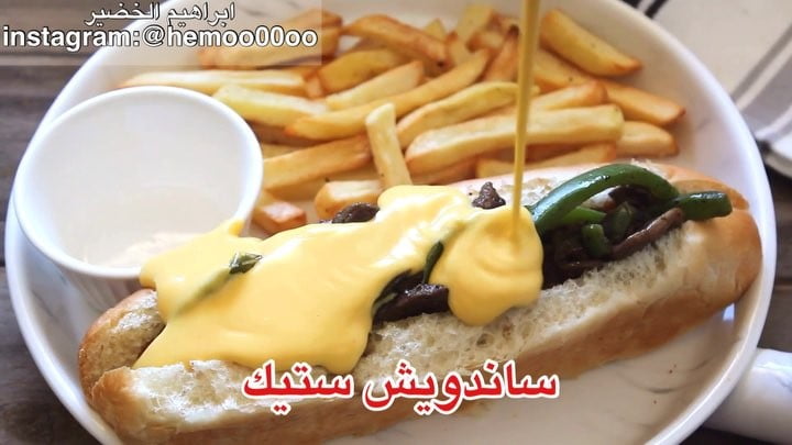 فيلي تشيز ستيك ساندويش
٠
٠
٠
٠
الطريقة :
شرايح لحم بقري سيرلوين او تندرلوين