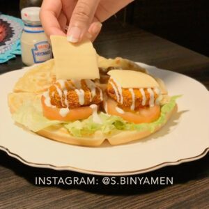 ساندويتش الوافل بالدجاج