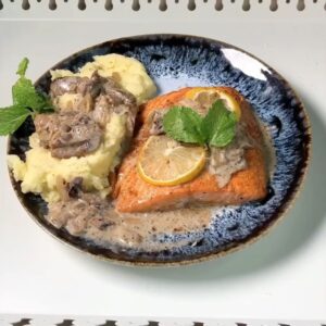 سمك السالمون مع صوص المشروم