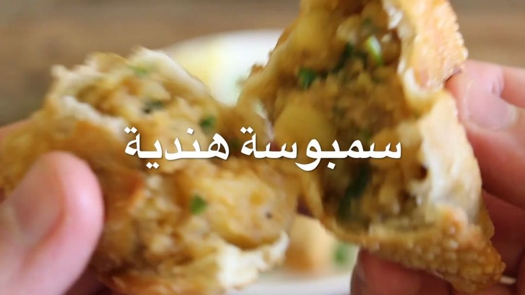 سمبوسة هندية
٠
طريقة العجينة :
كوبين دقيق عليهم ربع كوب زيت ونفرك الدقيق بالزيت