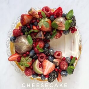 كَعكةُ الجُبنِ بالفواكه