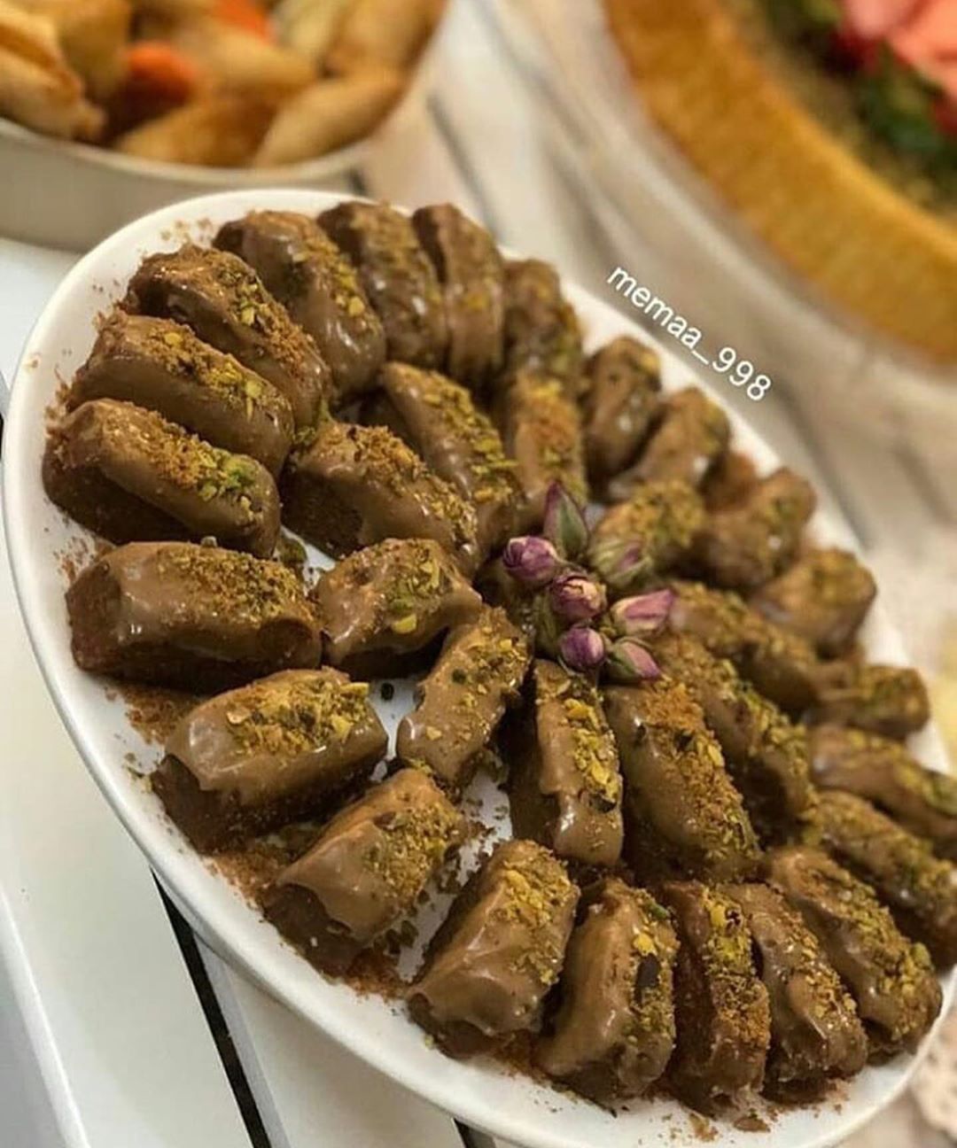 اللهم بعدد احرف القرآن اسعد قلب كل من ذكرك وصلى ع نبيك..
.حلا ينفع للعيد ..حلا