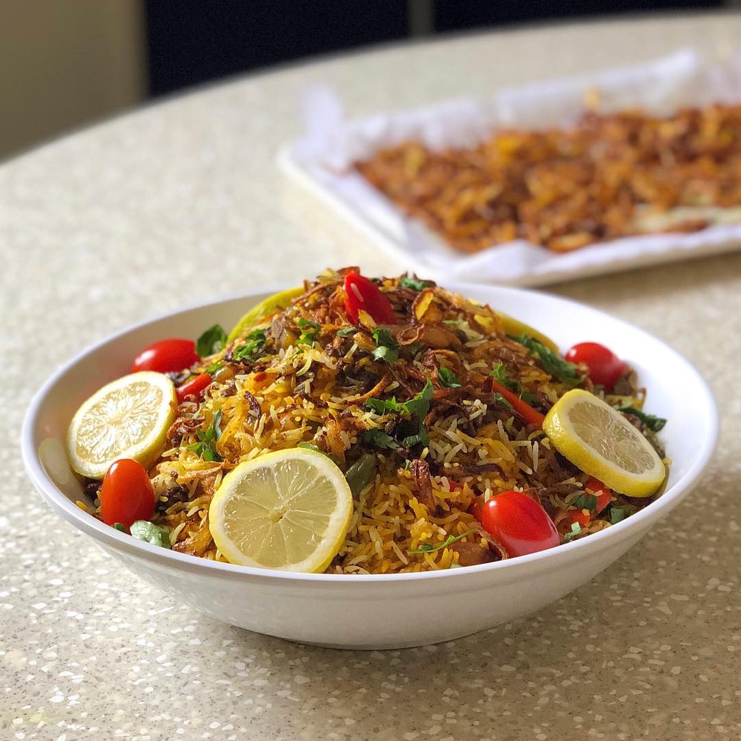 | بريآني بالدجاج طعم لذيذ يدوخ |
أول شيء ننقع 3 أكواب رز نص ساعه إلى ساعة وبعدين