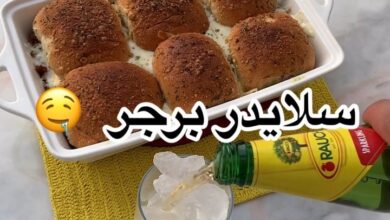 ‎سلايدر برجر
‏
‏
.
.
المقادير:
لحم مفروم .
بصل.
ثوم.
معجون طماطم .
عصير طماطم (