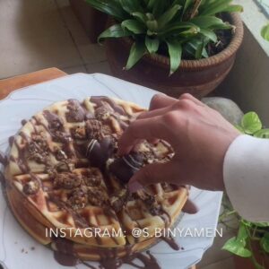 وافل بالشوكليت و الفواكه