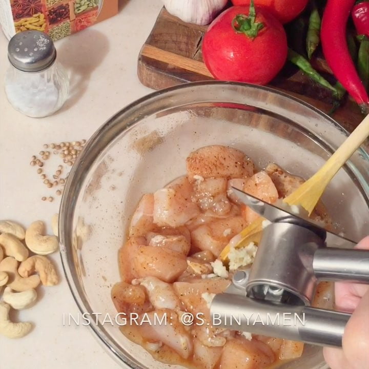 ..
-بتر تشيكن مررره مرره  لذيذه و طعمها نفس الي ناكله في المطاعم الهنديه بالضب