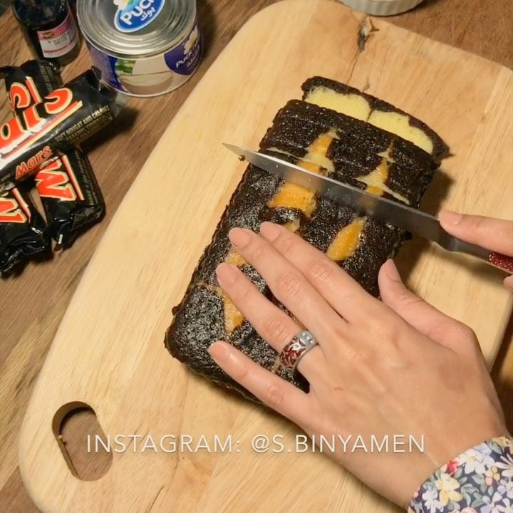 ..
-
Mars cake recipe
حلا المارس.
نحتاج كيك جاهز اَي نوع
كاسه من شوكولاته هيرش