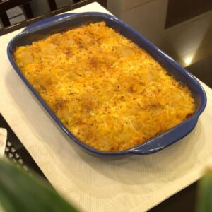 مكرونة الأصداف بصوص الفلفل الأحمر