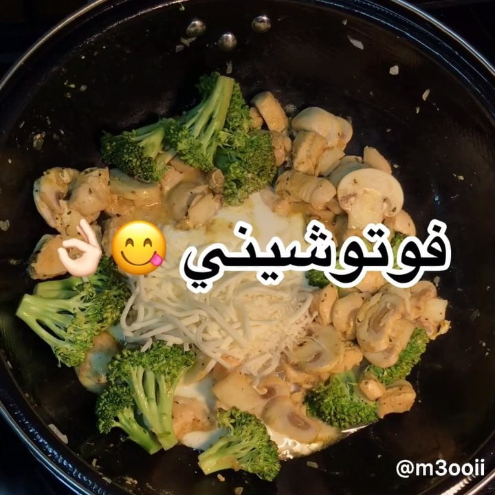باستا فوتوشيني
.
.
.
.
.
.
.
————————————————
حمست بصل مع زيت واضفت دجاج مقطع ق