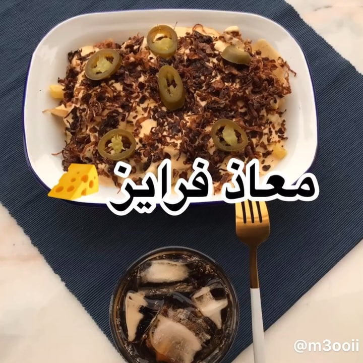 تشيز فرايز
•
•
اول شيء حمست بصل بزيت
ثم اضفت 250 جرام لحم مفروم بقري
وملعقة م