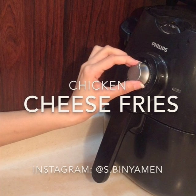 ..
-
Chicken cheese fries
صينيه البطاطس بالدجاج و الجبن
اول شي نبدا بالدجاج :