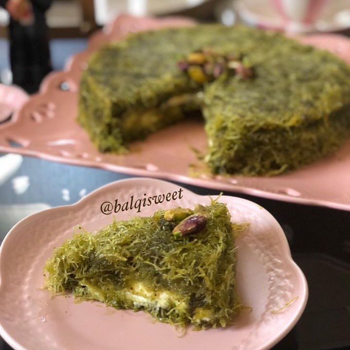 اللهم بعدد احرف القرآن اسعد قلب كل من ذكرك وصلى ع نبيك
.
كنافه بالفستق والقشطه
.