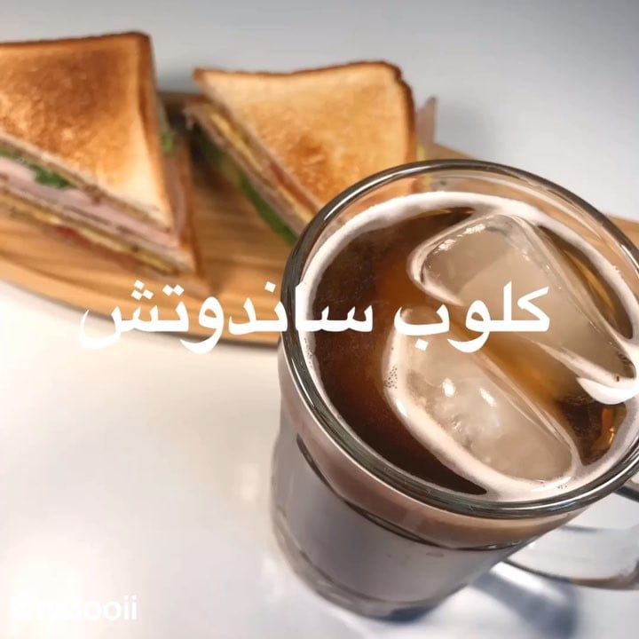 صباح الورد
.
.
.
كلوب ساندوتش : حمّصت ثلاث توستات ودهنتها بشوي مايونيز مع فلفل