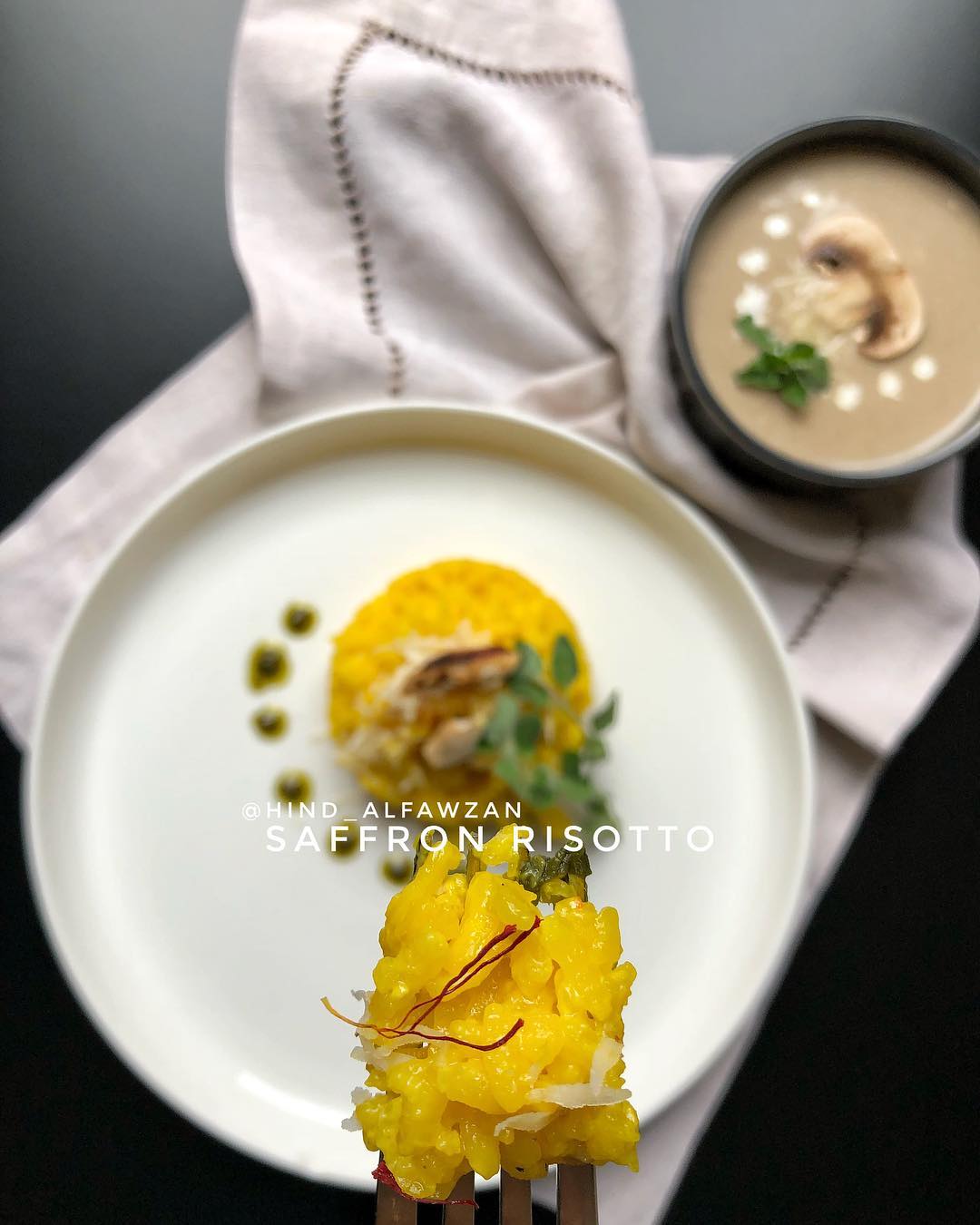 ريزوتو بـ"الزعفران" ..
حبات ناعمة من الأرز .. مطبوخة على مهلٍ .. ومغمورة بنقيع