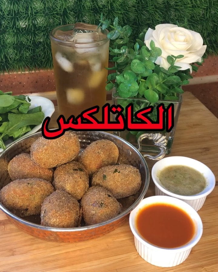 كفتة البطاطس باللحم
خمس حبات بطاطس مقطعه مكعبات ومقليه
ربع كيلو لحم مفروم معصج