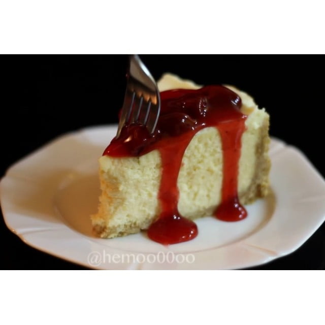 New York Style Cheesecake
تشيز كيك نيويورك .
مقادير القاعدة:
٢كوب بسكوت مطحون
نص
