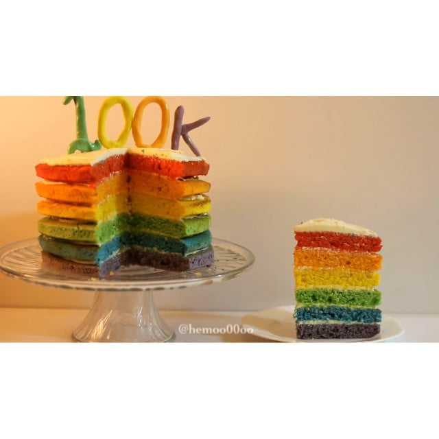 Rainbow cake  .
.
المقادير :
كوبين وربع دقيق
كوب وثلث سكر
كوب حليب
نصف كوب زبدة