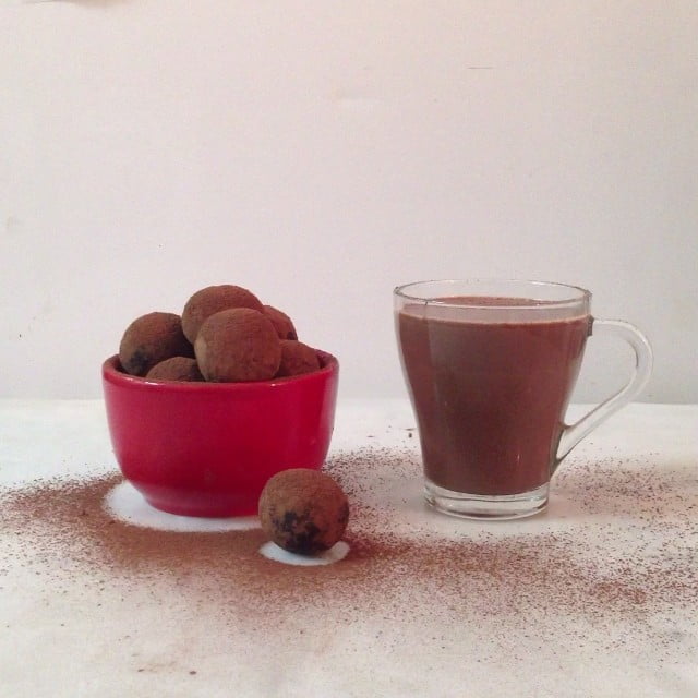 nutella trufflesترافل النوتيلا
المكونات:نوتيلا 350 غرام
نصف كوب كريمة
كورن