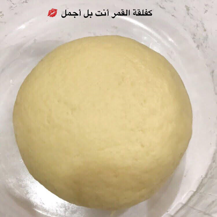 | عجينة طريّه طروآتها مو طبيعيه | بالبدايه استخدمت الأكواب والملاعق المعياريه ..
